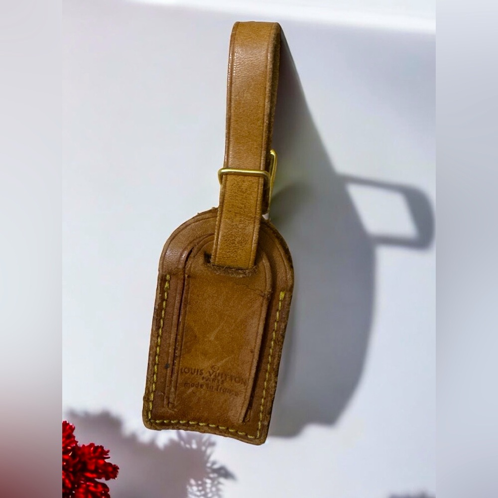 Louis Vuitton Authentic Leather Brown Luggage Tag Adjustable Belt Style Loop